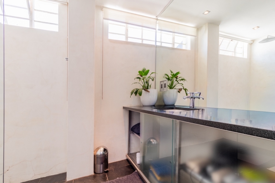 To Let 1 Bedroom Property for Rent in Woodstock Western Cape